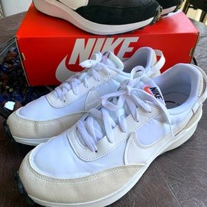Nike waffle debut size 10.5 men white